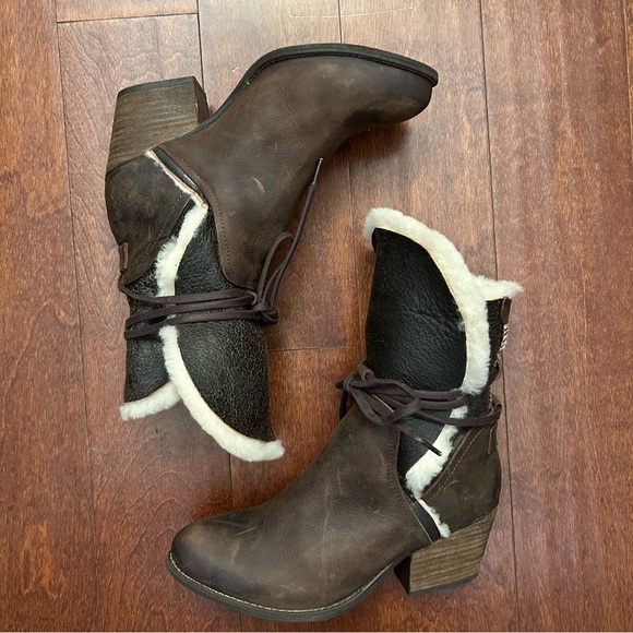 Luxe de Leon Shoes - Luxe de Leon Tempest Brown Shearling Lined Boots, Size